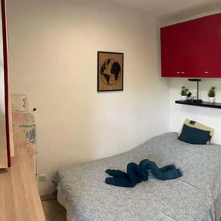Beau Avec Balcon - 250 M De La Appartement