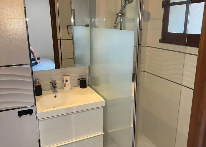 Lägenhet With Balcony -250 M From The